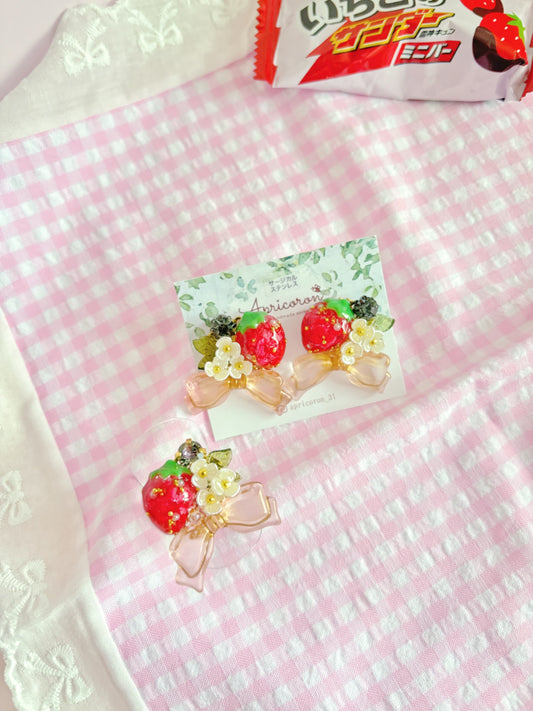 Apricoron草莓耳環