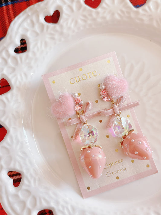 日本手工—粉嫩草莓心心毛茸耳環