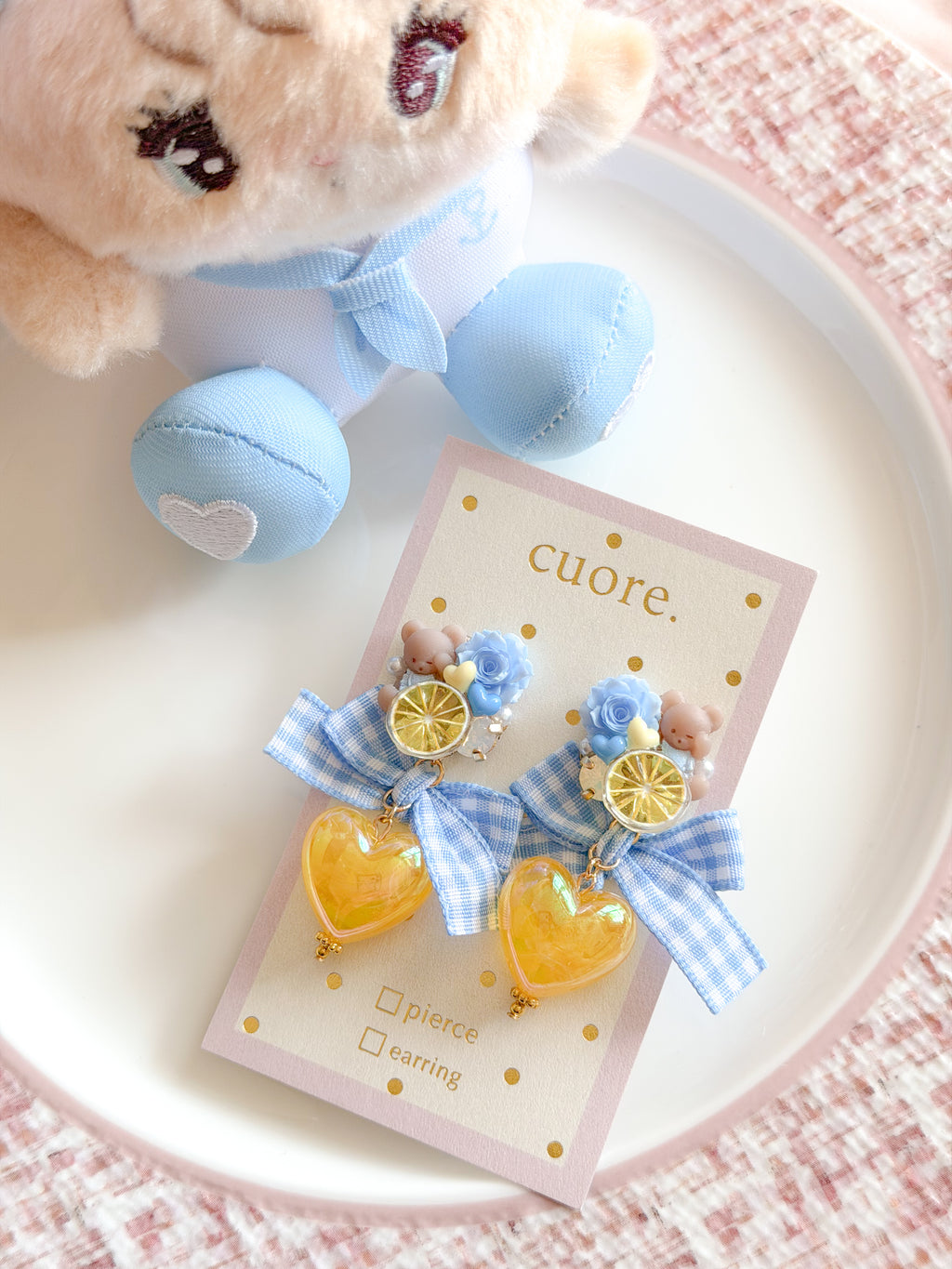 CUORE｜小熊檸檬藍玫瑰格紋緞帶心耳環