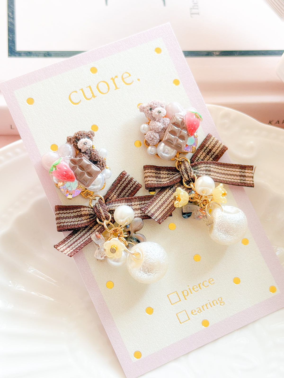 CUORE｜小熊朱古力蝶結珍珠耳環