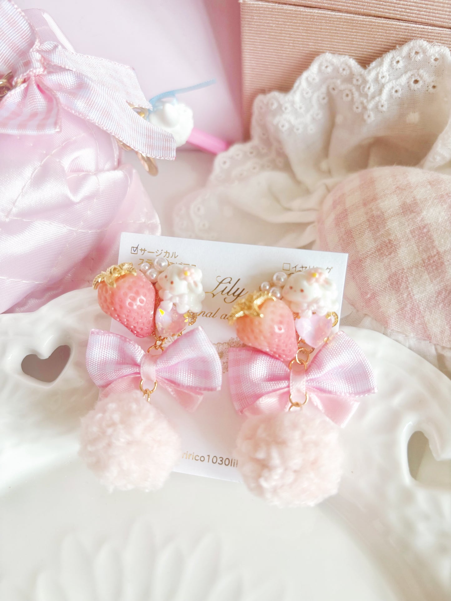 可愛手工控—Lily紅白格蝴蝶結小兔耳環