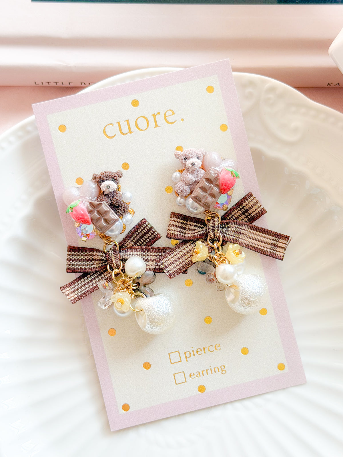 CUORE｜小熊朱古力蝶結珍珠耳環