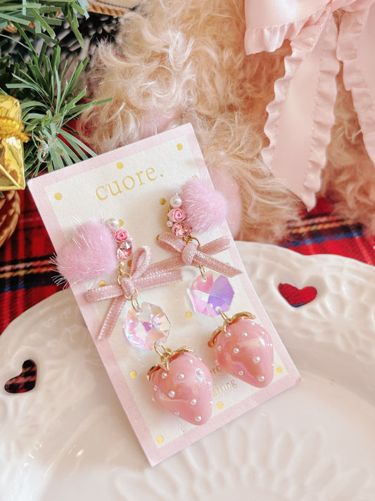 日本手工—粉嫩草莓心心毛茸耳環￼